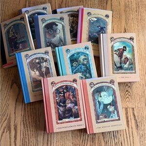 A Series of Unfortunate Events Book Set